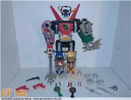 VOLTRON PANOSH DELLA MATTEL, CON ARMI E 3 PERSONAGGI E 2 CHIAVI